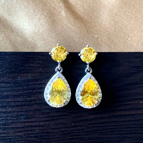 ♦️SALE♦️🌟2/$25🌟Bright Lemon Yellow Crystal Zirconia Drop Earrings - Picture 6 of 12